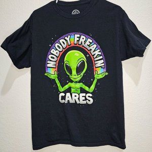 DOM Nobody Freakin‎ Cares Alien Rainbow T-shirt Men's Medium